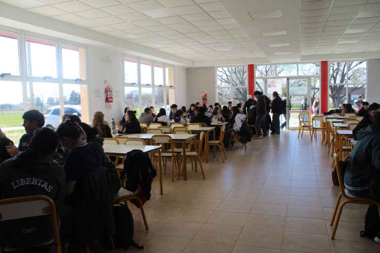 Comedores universitarios retoman servicio de menú diario